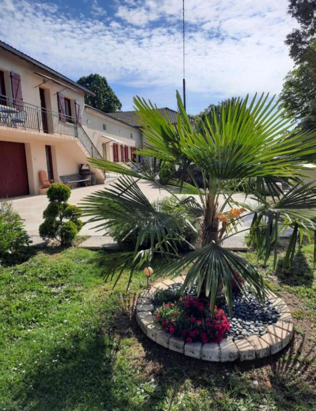Charmant Logement Entier A La Campagne Sencenac-Puy-de-Fourches Exterior photo